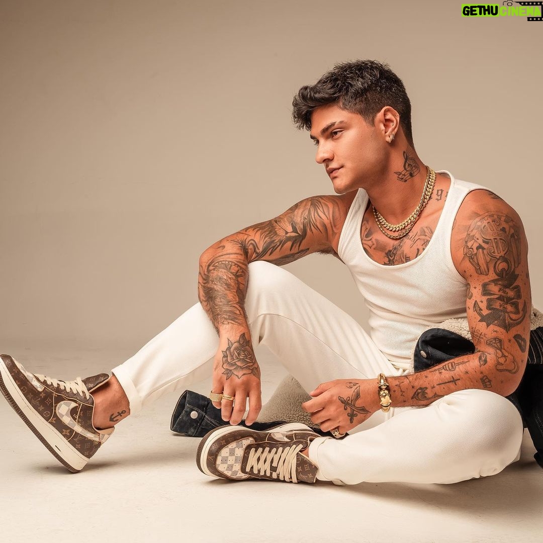 Davi Kneip Instagram - O caminho é longo, mas o final é maravilhoso 🔥
