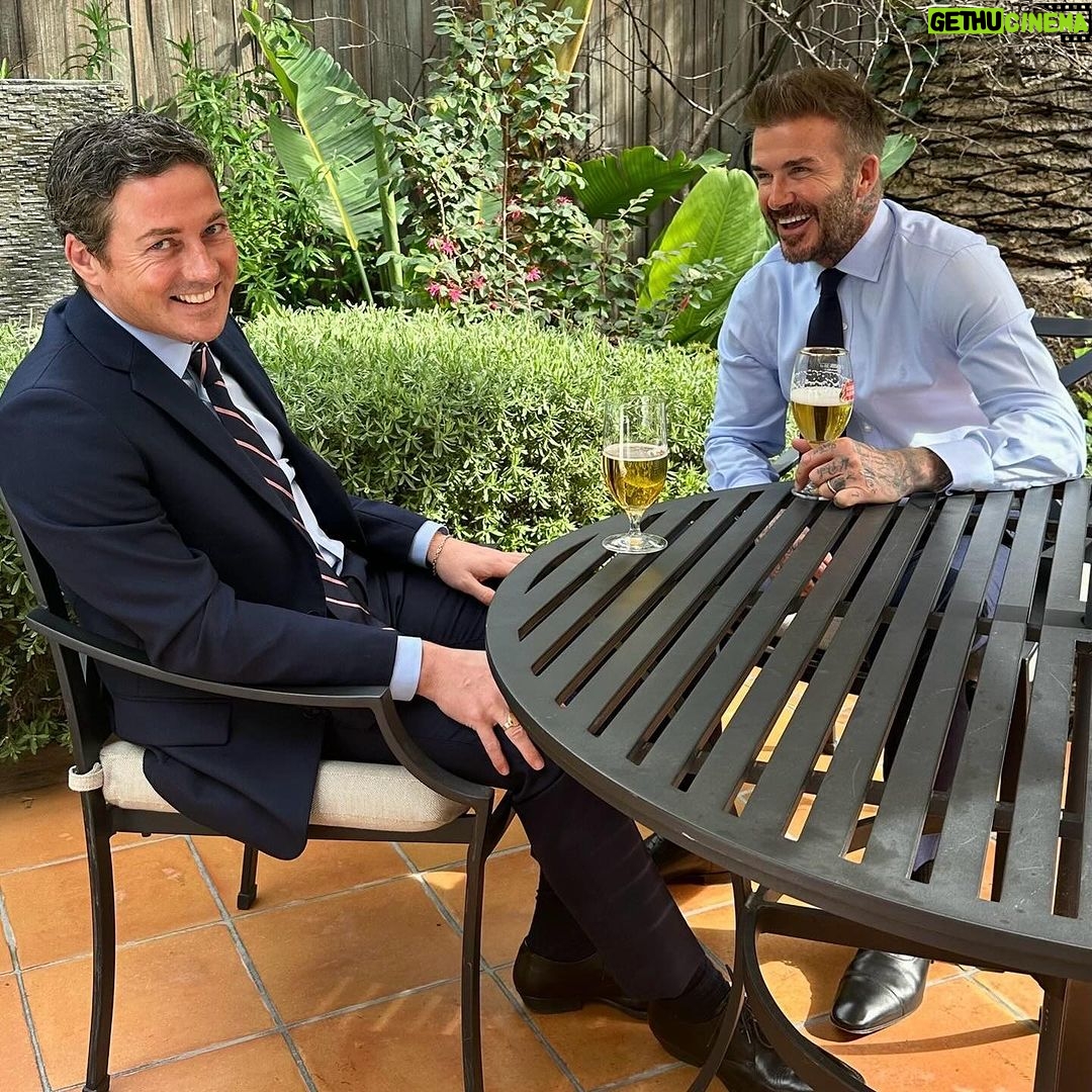 David Beckham Instagram - Cheers to great weekends with family and friends 🍻⚽️🎸 @brooklynpeltzbeckham @cruzbeckham @davidgardner @cjjonesss @edwardnortonofficial @edruschaofficial