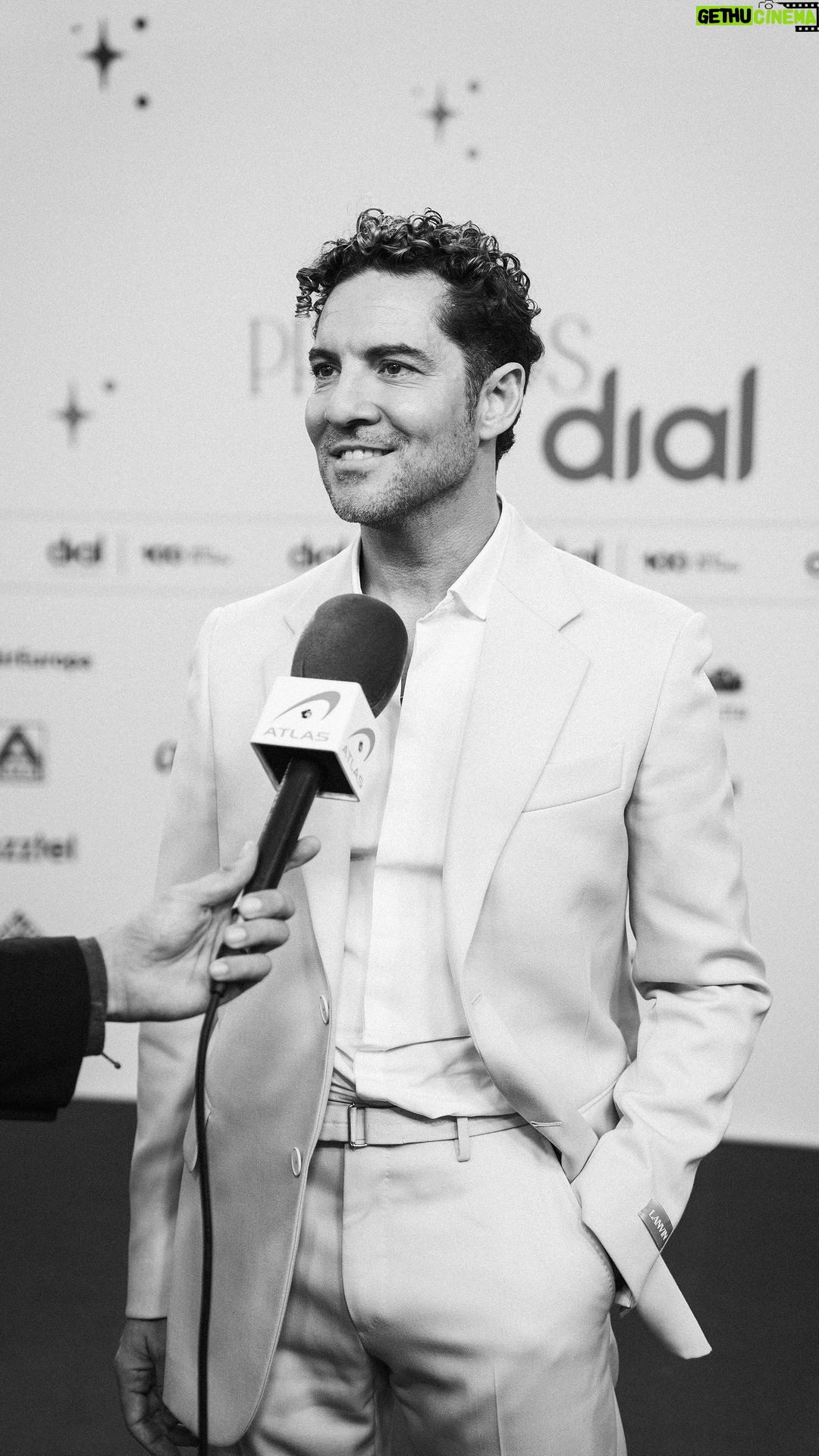 David Bisbal Instagram - Qué bien me lo paso siempre en #Tenerife con los amigos de @cadena_dial 🩷🩷🩷