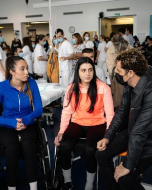 David Bisbal Instagram - Hoy he vivido un día muy especial  en el @hnparaplejicos 
Pude compartir con pacientes, familiares y trabajadores a los que admiro profundamente por su voluntad, esfuerzo y dedicación; Sin ninguna duda ha sido una inyección de energía positiva para mi también.
Fue bonito poder cantar juntos, la música es una gran compañera y la medicina para el alma y el corazón.
Gracias @ludovicovagnone por acompañarnos con tu arte.
Un gran abrazo a todos!