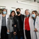 David Bisbal Instagram – Hoy he vivido un día muy especial  en el @hnparaplejicos 
Pude compartir con pacientes, familiares y trabajadores a los que admiro profundamente por su voluntad, esfuerzo y dedicación; Sin ninguna duda ha sido una inyección de energía positiva para mi también.
Fue bonito poder cantar juntos, la música es una gran compañera y la medicina para el alma y el corazón.
Gracias @ludovicovagnone por acompañarnos con tu arte.
Un gran abrazo a todos! Hospital Nacional de Parapléjicos y su Fundación