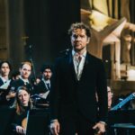 David Bisbal Instagram - Estoy inmensamente agradecido por la oportunidad de compartir escenario con la maravillosa Pasión Vega en la Sagrada Familia. Fue un momento lleno de emoción y belleza. Quiero expresar mi profunda gratitud a Enrique Tomás y a Lucía por permitirme aportar mi granito de arena en este acto de solidaridad para ayudar a las víctimas de la guerra en Ucrania. Fue un honor participar en algo tan significativo. Con todo mi amor, #Gracias #Solidaridad #MúsicaPorUnaBuenaCausa.#sagradafamilia #MisaCriolla Sagrada familia de Barcelona