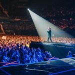 David Bisbal Instagram - No tengo palabras para describir lo que sentí durante el concierto de ayer en el WiZink Center de Madrid. Fue el último concierto del 2023 pero no el último proyecto. El trabajo continúa y ya estoy preparándome para que el año 2024 sea maravilloso. Nos esperan nuevas canciones y muchas sorpresas que deseo compartir. Uno de los momentos más emotivos del concierto fue ver ondear las banderas de tantos lugares y países. El apoyo y cariño son mi mayor motivación para seguir adelante. Espero que este mensaje les llegue al corazón y les transmita todo mi cariño y agradecimiento. ¡Nos vemos en el 2024!