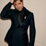 David Bisbal Instagram – Cuántas cosas se han vivido esta semana en los @latingrammys .
Desde el Best New Artist, pasando por el Person of The Year y después en la propia gala, entregando el mejor álbum de música flamenco, no os podéis imaginar con cuántos compañeros me he podido encontrar en Backstage, hotel, y eventos!! un gran acierto #Andalucia #sevilla espero que se pueda repetir. Prometo ir compartiendo un montón de cosas que he vivido esta semana. ❤️.
Para aquellos que me preguntan del vestuario.
@boglioliofficial