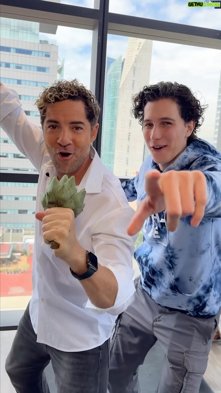 David Bisbal Instagram - Corazones de Alcachofa con @davidbisbal 🥩🥬 Tengo roto el corazooooon 💔 #quechille