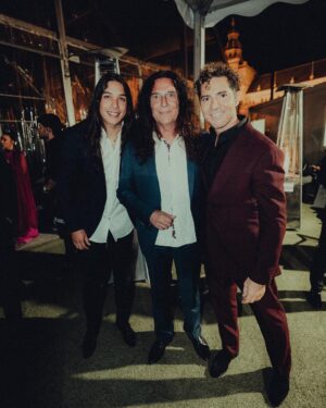 David Bisbal Instagram - Viviendo la noche más importante del flamenco en su historia! Más de 150 artistas deslumbrando la #plazaespañasevilla en la semana de los @latingrammys 
Gracias compañeros de @universalmusicgroup @universalspain @gtstalentspain ❤️
