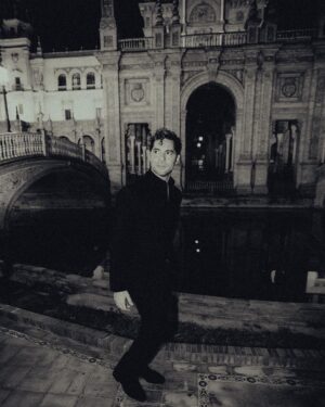 David Bisbal Instagram - Viviendo la noche más importante del flamenco en su historia! Más de 150 artistas deslumbrando la #plazaespañasevilla en la semana de los @latingrammys 
Gracias compañeros de @universalmusicgroup @universalspain @gtstalentspain ❤️