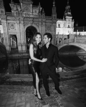 David Bisbal Instagram - Viviendo la noche más importante del flamenco en su historia! Más de 150 artistas deslumbrando la #plazaespañasevilla en la semana de los @latingrammys 
Gracias compañeros de @universalmusicgroup @universalspain @gtstalentspain ❤️