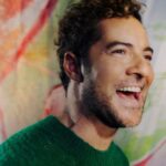 David Bisbal Instagram – “Antes cantaba con la intranquilidad de no ser plenamente feliz en lo personal. Ahora tengo por primera vez una familia que me da fuerza y seguridad”. Más allá de la patada y “los máquinas”, hay un @davidbisbal maduro que medita podando bonsáis, se reúne a menudo consigo mismo y ejerce de padre presente. Charlamos con él, en el mejor momento de su carrera, en el que estrena documental, ‘Bisbal’ (Movistar Plus+) y lanza disco, ‘Me siento vivo’ (Universal Music). Disfruta la entrevista completa en el link de la bio de @esquirees y en nuestro número de noviembre, ya a la venta. 

Texto: @anapermar 
Fotos: @ana__marti 
Estilismo: @jesuscicero 
Asistente de Estilismo: @martinatacchini__ 
Asistente de fotografía: @gaboboza__ 
Set: Sofía Sohr 
Maquillaje y peluquería: @maria.solans (Mery make up)