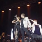 David Bisbal Instagram - Qué pasada cuando @camila_cabello me invitó a cantar mi canción #Buleria en el final de su gira en Europa. Lo pasamos espectacular!!!!