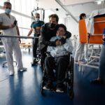 David Bisbal Instagram – Hoy he vivido un día muy especial  en el @hnparaplejicos 
Pude compartir con pacientes, familiares y trabajadores a los que admiro profundamente por su voluntad, esfuerzo y dedicación; Sin ninguna duda ha sido una inyección de energía positiva para mi también.
Fue bonito poder cantar juntos, la música es una gran compañera y la medicina para el alma y el corazón.
Gracias @ludovicovagnone por acompañarnos con tu arte.
Un gran abrazo a todos! Hospital Nacional de Parapléjicos y su Fundación