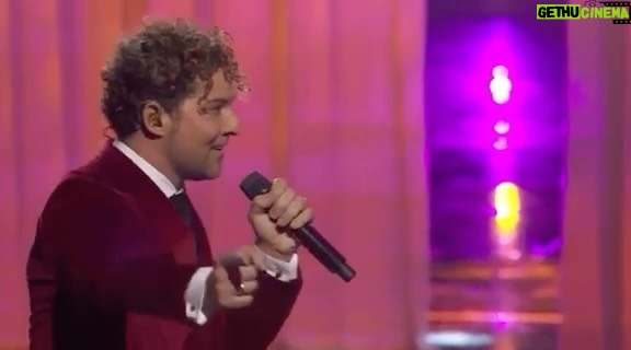 David Bisbal Instagram - Me siento vivo, cantándola en la final de la voz hace pocos días. Qué ganas tengo de seguir cantándola en la gira que continúa. #Mesientovivo