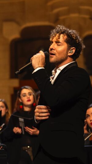 David Bisbal Instagram - Solo le pido a Dios!!!! 🩷