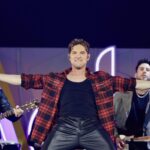 David Bisbal Instagram - Qué locura de noche!! Todavía recordando @cadena_dial si quieres ver más fotos #pasalapagina 🤣🤪
