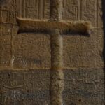 David Bisbal Instagram - Una de las cosas que más disfruté durante el día en que visitamos las canteras de Aswan, el Templo de Philae y el Templo de Kom Ombo, fue la forma en que estos templos han sido reutilizados a lo largo del tiempo. Se pueden ver inscripciones cristianas y grafitis de la expedición de Napoleón Bonaparte, lo que añade una capa adicional de historia y significado a estos antiguos sitios. También hubo tiempo para disfrutar a bordo! Me dieron una Derbuka y me puse a tocar sin conocimiento! Ja ja ja ja ja ja. Sobre el tema de los animales, ya sabéis que me encantan!!! Qué bonicos los perros, me los llevaría todos a casa!