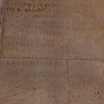 David Bisbal Instagram - Una de las cosas que más disfruté durante el día en que visitamos las canteras de Aswan, el Templo de Philae y el Templo de Kom Ombo, fue la forma en que estos templos han sido reutilizados a lo largo del tiempo. Se pueden ver inscripciones cristianas y grafitis de la expedición de Napoleón Bonaparte, lo que añade una capa adicional de historia y significado a estos antiguos sitios. También hubo tiempo para disfrutar a bordo! Me dieron una Derbuka y me puse a tocar sin conocimiento! Ja ja ja ja ja ja. Sobre el tema de los animales, ya sabéis que me encantan!!! Qué bonicos los perros, me los llevaría todos a casa!