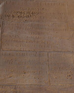 David Bisbal Instagram - Una de las cosas que más disfruté durante el día en que visitamos las canteras de Aswan, el Templo de Philae y el Templo de Kom Ombo, fue la forma en que estos templos han sido reutilizados a lo largo del tiempo. Se pueden ver inscripciones cristianas y grafitis de la expedición de Napoleón Bonaparte, lo que añade una capa adicional de historia y significado a estos antiguos sitios.

También hubo tiempo para disfrutar a bordo! Me dieron una Derbuka y me puse a tocar sin conocimiento! Ja ja ja ja ja ja. Sobre el tema de los animales, ya sabéis que me encantan!!! Qué bonicos los perros, me los llevaría todos a casa!
