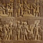 David Bisbal Instagram - Una de las cosas que más disfruté durante el día en que visitamos las canteras de Aswan, el Templo de Philae y el Templo de Kom Ombo, fue la forma en que estos templos han sido reutilizados a lo largo del tiempo. Se pueden ver inscripciones cristianas y grafitis de la expedición de Napoleón Bonaparte, lo que añade una capa adicional de historia y significado a estos antiguos sitios. También hubo tiempo para disfrutar a bordo! Me dieron una Derbuka y me puse a tocar sin conocimiento! Ja ja ja ja ja ja. Sobre el tema de los animales, ya sabéis que me encantan!!! Qué bonicos los perros, me los llevaría todos a casa!