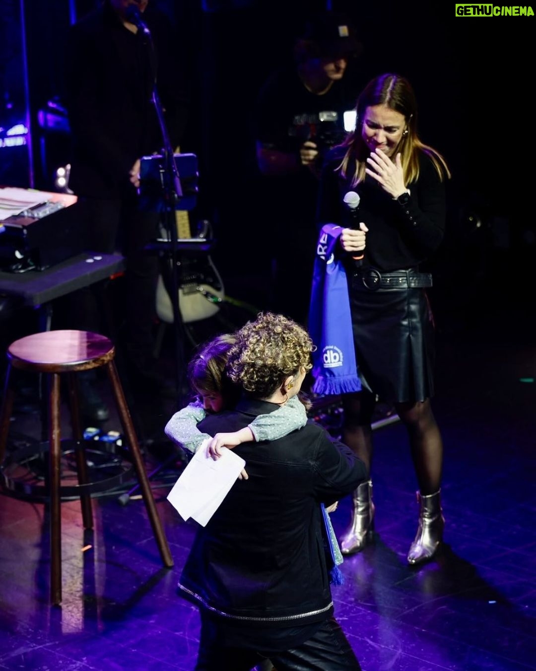 David Bisbal Instagram - DAVID BISBAL se ha convertido en el artista con mayor número de #LOS40BasicoSantander 🕺🏻 Anoche, en @teatroeslava, nos hizo CANTAR y BAILAR repasando toda su carrera musical 🎶 ¡Fue increíble! 🥹 Gracias a @santander_smusic @santander_es por hacerlo posible ❤️ 📸 @jorgeparis1