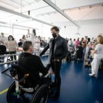 David Bisbal Instagram – Hoy he vivido un día muy especial  en el @hnparaplejicos 
Pude compartir con pacientes, familiares y trabajadores a los que admiro profundamente por su voluntad, esfuerzo y dedicación; Sin ninguna duda ha sido una inyección de energía positiva para mi también.
Fue bonito poder cantar juntos, la música es una gran compañera y la medicina para el alma y el corazón.
Gracias @ludovicovagnone por acompañarnos con tu arte.
Un gran abrazo a todos! Hospital Nacional de Parapléjicos y su Fundación