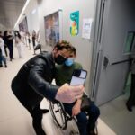 David Bisbal Instagram – Hoy he vivido un día muy especial  en el @hnparaplejicos 
Pude compartir con pacientes, familiares y trabajadores a los que admiro profundamente por su voluntad, esfuerzo y dedicación; Sin ninguna duda ha sido una inyección de energía positiva para mi también.
Fue bonito poder cantar juntos, la música es una gran compañera y la medicina para el alma y el corazón.
Gracias @ludovicovagnone por acompañarnos con tu arte.
Un gran abrazo a todos! Hospital Nacional de Parapléjicos y su Fundación