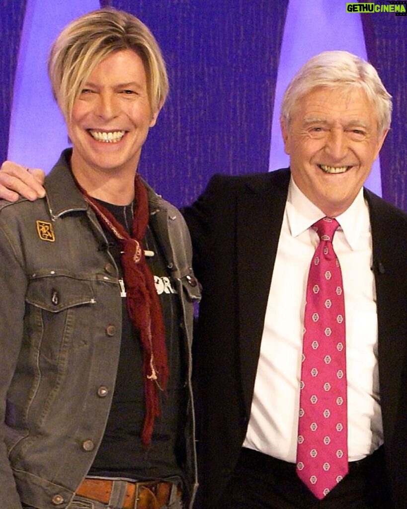 David Bowie Instagram - 20 YEARS AGO TONIGHT BOWIE ON PARKINSON “Pictures on my hard drive...” Twenty years ago this evening, The Parkinson Show featured Michael Parkinson in conversation with David Bowie, Victoria Beckham and Clive James. Rather than us rattle on about how good it was, you can still view the full show over on the BBC iPlayer: https://bbc.in/47uBFZN (See Linktree in bio) Aside from the BBC’s own image of DB and Parky, David is pictured here during performances of Ziggy Stardust and The Loneliest Guy and while rehearsing for the show, via the lens of @blamsnap. #BowieParkinson #BowieBBC