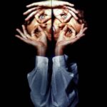 David Bowie Instagram – Jeffrey Mayer captured this magnificent image during the Miracle Goodnight video shoot in 1993.

#BowieReflections