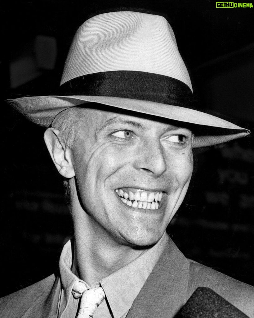 David Bowie Instagram - Bowie arrives in Wellington, New Zealand, November 1983. #ThatBowieSmile