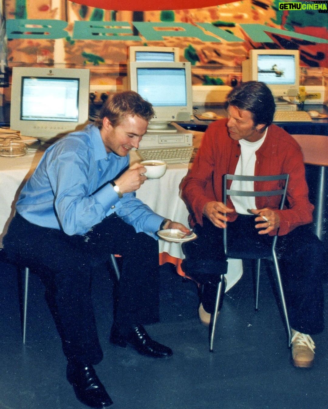 David Bowie Instagram - DAVID AND RONAN’S 25-YEAR-OLD BOWIENET CHAT “Nowhere, Shampoo, TV, come back, Boy's Own…” Today we look back 25 years to January 30th, 1999, and another BowieNet chat, which took place in the offices of Outside in London. David was chatting with Boyzone singer, Ronan Keating. Thanks to Paul Kinder over at BowieWonderworld, you can read the full transcript here: https://www.bowiewonderworld.com/chats/dbchatronan0199.htm (Linktree in bio) #BowieNet #BowieNetChat