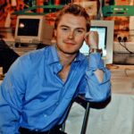 David Bowie Instagram - DAVID AND RONAN’S 25-YEAR-OLD BOWIENET CHAT “Nowhere, Shampoo, TV, come back, Boy's Own…” Today we look back 25 years to January 30th, 1999, and another BowieNet chat, which took place in the offices of Outside in London. David was chatting with Boyzone singer, Ronan Keating. Thanks to Paul Kinder over at BowieWonderworld, you can read the full transcript here: https://www.bowiewonderworld.com/chats/dbchatronan0199.htm (Linktree in bio) #BowieNet #BowieNetChat