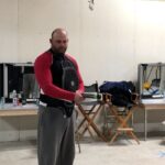 David Castañeda Instagram - We’ve come so far haven’t we? Here are some photos and videos from shooting S1 Umbrella. Camaradas, aqui unas fotitos cuando filmamos la primera temporada de umbrella. ❤️❤️