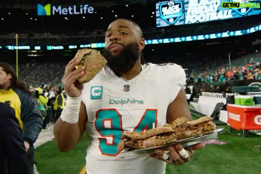 David Chang Instagram - The first Black Friday @nflonprime game is in the books. Grateful to the entire TNF family for helping me showing me the way. We worked 7 months to bring The Wedge Breaker…the inaugural thanksgiving leftover sandwich to the mvp of game. 🙏 to the entire @wholefoods @momofukugoods @majordomomedia @cookanyday @meyercookware @nyjets @miamidolphins & @metlifestadium kitchen crew for all of the help. Al doesn’t know what he’s missed out on!! ❤️ dc