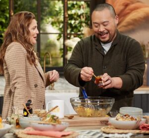 David Chang Instagram - Always so much fun on the @thedrewbarrymoreshow…made a vegetable stir-fry and the chili crunch carbonara with @momofukugoods air dried noodles 

🙏 @drewbarrymore