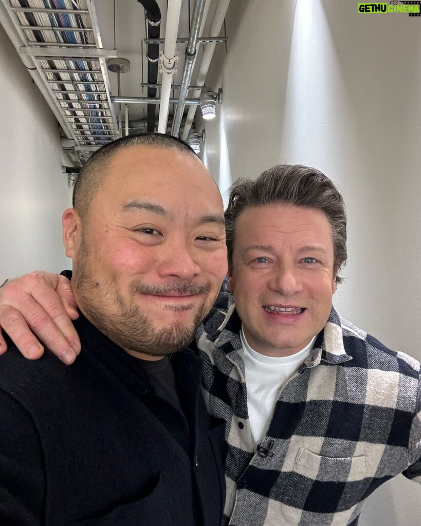 David Chang Instagram - Look who I bummed into on @goodmorningamerica….@jamieoliver. He’s got a terrific new cookbook out. 5 ingredients: Mediterranean ….also @chrissyteigen and I talk about our new show ‘Chrissy and Dave dine out’ on @freeform streaming next day on @hulu.
