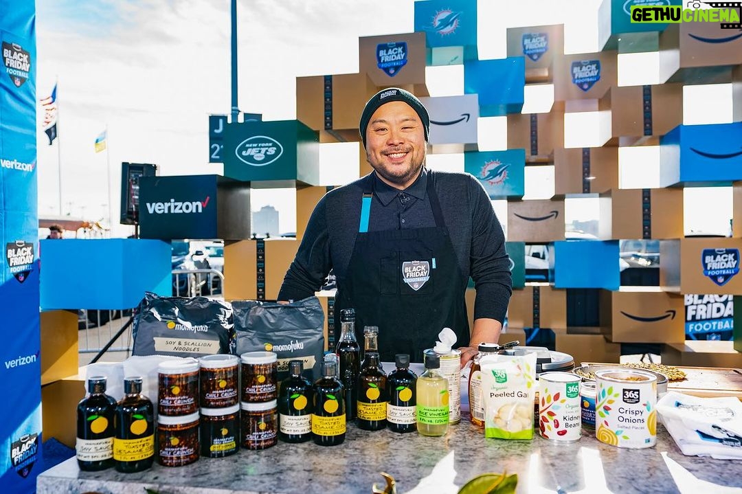 David Chang Instagram - The first Black Friday @nflonprime game is in the books. Grateful to the entire TNF family for helping me showing me the way. We worked 7 months to bring The Wedge Breaker…the inaugural thanksgiving leftover sandwich to the mvp of game. 🙏 to the entire @wholefoods @momofukugoods @majordomomedia @cookanyday @meyercookware @nyjets @miamidolphins & @metlifestadium kitchen crew for all of the help. Al doesn’t know what he’s missed out on!! ❤️ dc
