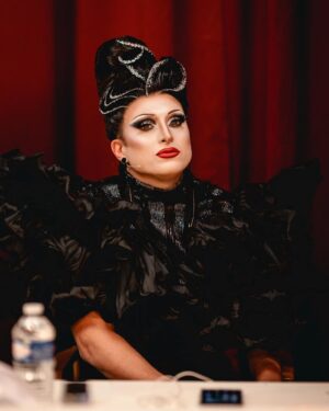 David Coscas Instagram - Je vous présente La Queen Aman. 

Vidéo dispo sur la chaîne de @gaellegd c’était une expérience incroyable 🫶

Merci à @missfacebe pour le make-up de grand talent 

C’était qui votre queen pref dans la video ? 

Joyeux à vous.