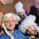 David Coscas Instagram - Je vous préviens la dernière est hard…Grâce à vos votes vous avez fait gagner 3 NMA à @bigfloetoli bravo. Comme promis voici donc un florilège de photos qu’ils n’ont jamais voulu que je poste. 1. Parc Astérix 2. Un réveil avant 13h pour Flo 3. Perruques 4. 2017 la pire de toutes Ça ne mange pas de pain