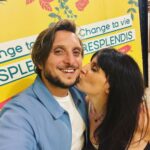 David Coscas Instagram - Voila, après plus d’un an de travail, la femme de ma vie @tiffanycoscas & @flonaturo ont sorti leur livre, un ouvrage clair, truffé de clefs pour se sentir mieux dans son corps et dans son esprit, un petit bijou facile à lire et qui peut vous accompagner au quotidien pour améliorer votre bien être. Toutes ces clefs qui ont changées ma vie, ma santé, que j’applique au quotidien depuis des années et qui m’ont permis de mincir, de me sentir mieux dans mon corps et de comprendre comment il fonctionne. Oui je suis critique non objectif de livre, mais croyez il vaut le coup. Je suis heureux de pouvoir les soutenir aujourd’hui ♥️