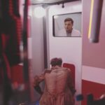 David Coscas Instagram - Notre premier vrai rôle au cinéma (plus qu’une apparition de dos) c’est dans LE VISITEUR DU FUTUR. Quelle fierté d’ouvrir le film de cette série si culte pour l’Internet français. Merci @f_descraques ♥️ C’est en salle actuellement, foncez-y Visionnaire du futur