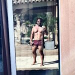 David Coscas Instagram - Terminé les vacs avec mes amours maintenant on retourne au charbon. Classez vos photos préférées de la plus adjacente à la moins calcaire et likez pour remporter un pixel mort. @tiffanycoscas Toulon, Provence-Alpes-Côte D'azur, France