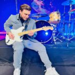 David Coscas Instagram - Le petit David attendait ça depuis longtemps. J-7 avant la tournée. Merci @celio_benormal pour le bel ensemble « Tones » que j’apprécie particulièrement. Dommage que vous fassiez pas de petits chapeaux de capitaine… Rihanna Concert
