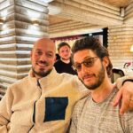 David Coscas Instagram - Nous 3 c’est une belle histoire, nous 3, sur le même plan d’égalité hehe. Blague à part, l’écriture avance avec @fl0rentbernard 🦸🏻‍♂️ 🍃 Excitation