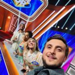 David Coscas Instagram - On a joué au retour du jeu culte « Une Famille en Or » sur @tf1 ce samedi soir avec @natoogram @lenamahfouf & @rafcarlito Je vous laisse swiper à droite pour voir nos têtes après l’enregistrement. Vous avez regardé ? Une Famille en Roots
