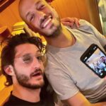 David Coscas Instagram - 🦸🏻‍♂️Des choses se préparent 🍃 Techniquement je suis sur la première photo. Techniquement j’ai renversé la bougie au pire endroit possible sur mon pantalon. Feuille Verte