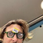 David Coscas Instagram – Voici mes citations préférées sur le regard que j’ai moi même copié-collé de divers sites internet.

”Un regard suffit.”
“Tout vrai regard est un désir.”
”C’est parfois dans un regard, dans un sourire, que sont cachés les mots qu’on n’a jamais su dire. ”
“Le regard est le médiateur des coeurs.”
“Le regard indifférent est un perpétuel adieu.”
“Tous les peureux sont bègues du regard.”
“On devient cinéaste quand on croise son propre regard avec le regard des autres.”

N’hésitez donc pas à regarder comme je vous regarde. 

Ceci n’est pas un concours. Regard Parfait