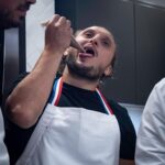 David Coscas Instagram - On est de retour sur le logiciel YouTube ! On commence en mélangeant rire et nourriture, puis-je être plus heureux ? Je ne crois pas. Retour également de @jeremnadeau sur YouTube au fait ! Et immense merci au @chef.etchebest de nous avoir accueilli à @maisonnouvelle.restaurant Photos bien jolie-belles by @etienne_rcd Bordeaux