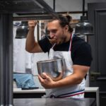 David Coscas Instagram - On est de retour sur le logiciel YouTube ! On commence en mélangeant rire et nourriture, puis-je être plus heureux ? Je ne crois pas. Retour également de @jeremnadeau sur YouTube au fait ! Et immense merci au @chef.etchebest de nous avoir accueilli à @maisonnouvelle.restaurant Photos bien jolie-belles by @etienne_rcd Bordeaux