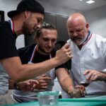 David Coscas Instagram - On est de retour sur le logiciel YouTube ! On commence en mélangeant rire et nourriture, puis-je être plus heureux ? Je ne crois pas. Retour également de @jeremnadeau sur YouTube au fait ! Et immense merci au @chef.etchebest de nous avoir accueilli à @maisonnouvelle.restaurant Photos bien jolie-belles by @etienne_rcd Bordeaux