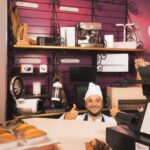 David Coscas Instagram - 🤜 CONCOURS 🤌 Concours @boulanger dans une boulangerie, tu l’as ? Normalement vous êtes en train de pleurer de rire directement face au sol grâce à ce jeu de mot. 12 produits à gagner, soit 12 gagnants/gagnantes ! (La liste est plus bas) Pour participer : - suivre @boulanger ainsi que les comptes de vos zozos préférés - Mettre en commentaire l’objet que vous désirez - Taguez un ami - Être super gentil avec ses grand-parents A gagner : - PC Hybride Samsung Galaxy Book 2 PRO360 - PC Samsung Galaxy Book 2 - Tablette Samsung Galaxy Tab S8 Wifi + Galaxy Buds2 - Aspirateur Samsung Bespoke Jet Complete - Enceinte JBL Boombox 2 Noir - Ecouteurs Jbl Live Pro+ - Moulinex Cookeo Touch Mini - Jardin d'intérieur Veritable Smart - Raclette Essentiel Multiplug - Stabilisateur DJI Osmo Mobile 5 - Machine à Expresso Barista Express Impress SES876BSS - Vidéoprojecteur Samsung The Freestyle Date de tirage au sort : ce Dimanche 18 au soir. Merci à Boulanger de nous accompagner sur le chantier solidaire de Bizeneuille, on vous tient au courant les travaux avancent bien on a hâte de vous montrer tout ça. Bonne chance à toutes et à tous 🤞 Photo by @alexipav LA Boulangerie
