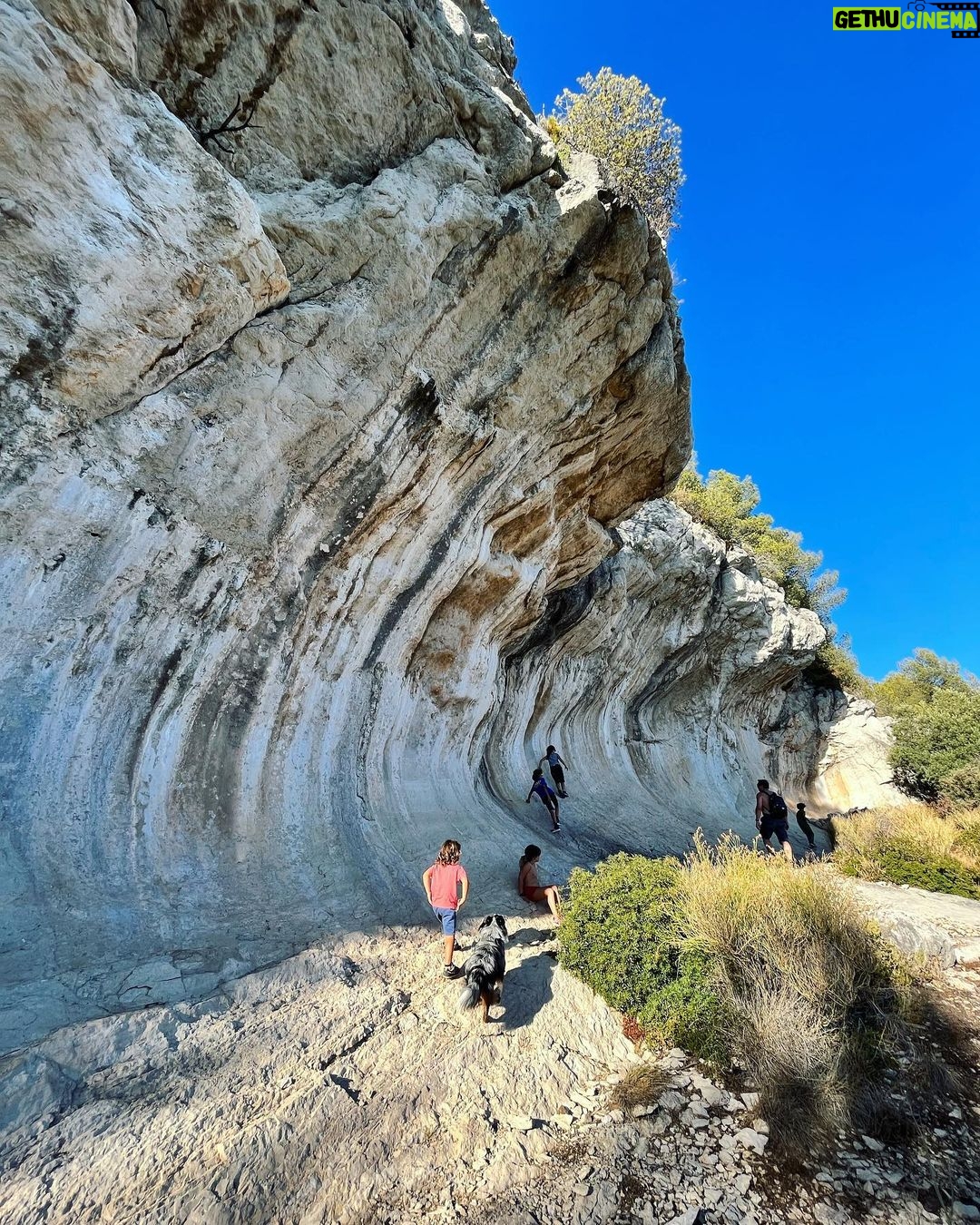 David Coscas Instagram - Terminé les vacs avec mes amours maintenant on retourne au charbon. Classez vos photos préférées de la plus adjacente à la moins calcaire et likez pour remporter un pixel mort. @tiffanycoscas Toulon, Provence-Alpes-Côte D'azur, France